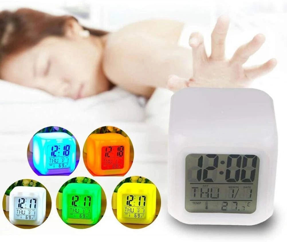 Retoo Digitaler LED Wecker mit 7-Farben-Lichtwechsel – LCD Alarmuhr mit Thermometer, Kalender, Datum & Schlummerfunktion