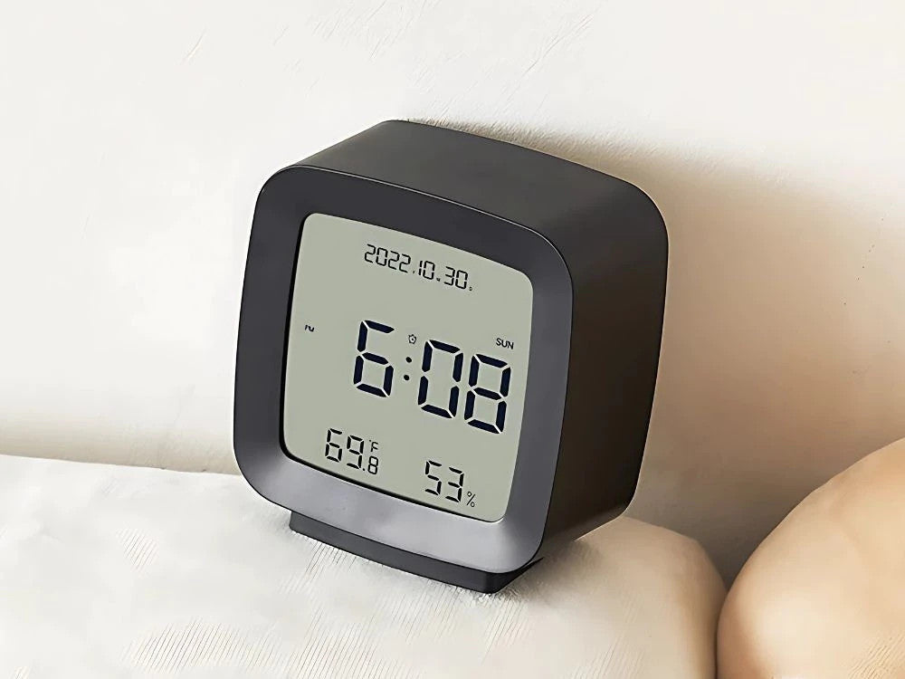 Digitaler Wecker mit LCD Display – Temperatur, Luftfeuchtigkeit, Datum und Schlummerfunktion in Schwarz