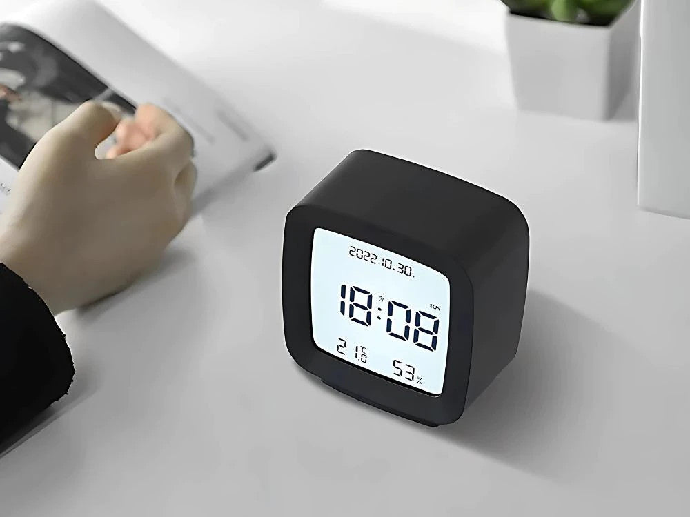 Digitaler Wecker mit LCD Display – Temperatur, Luftfeuchtigkeit, Datum und Schlummerfunktion in Schwarz
