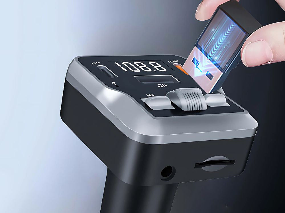 FM Transmitter Bluetooth 5.3 mit USB-C PD 30W, MP3 Player, Freisprecheinrichtung, TF-Kartenleser und Dual USB Ladefunktion für Auto 12V–24V