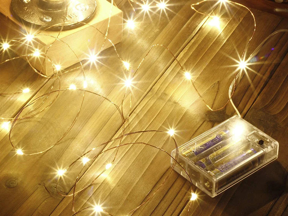 LED Lichterkette 10 m mit 100 LEDs – warmweiße Drahtlichterkette mit Batteriebetrieb für Weihnachten & Dekoration