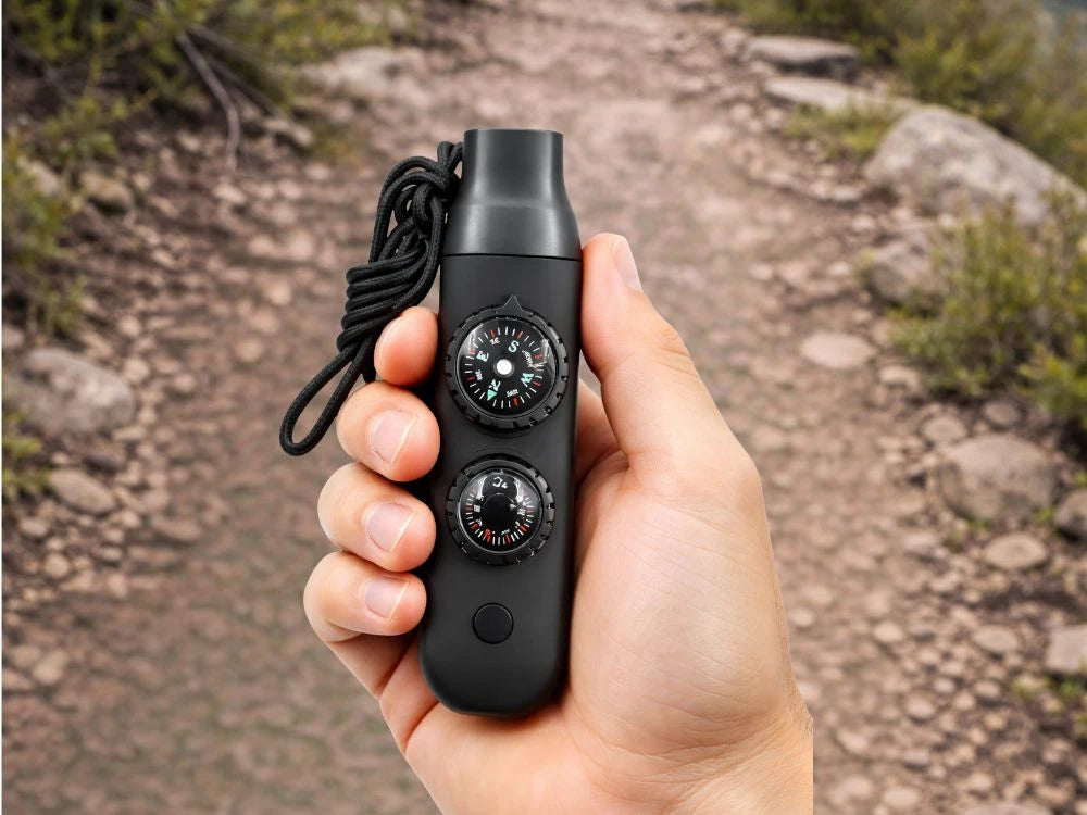 Survival Pfeife 5in1 mit Kompass, Taschenlampe, Thermometer & Lupe – Outdoor Multifunktionspfeife mit Umhängeband